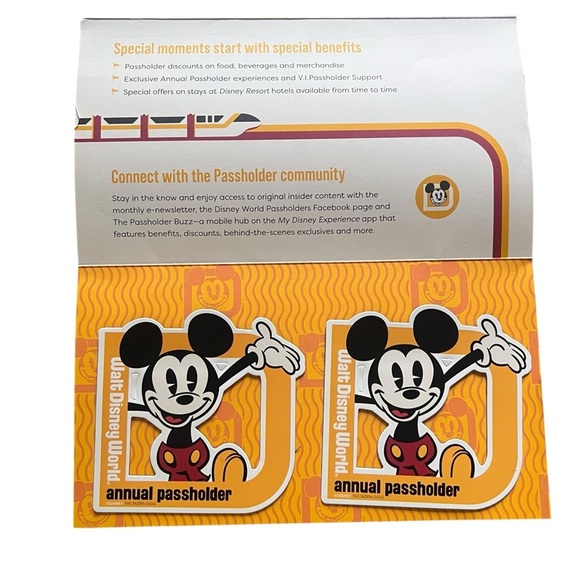 Walt Disney World Authentic Annual Passholder Magnets Mickey Set Of 2 New In Pkg - Picture 1 of 7